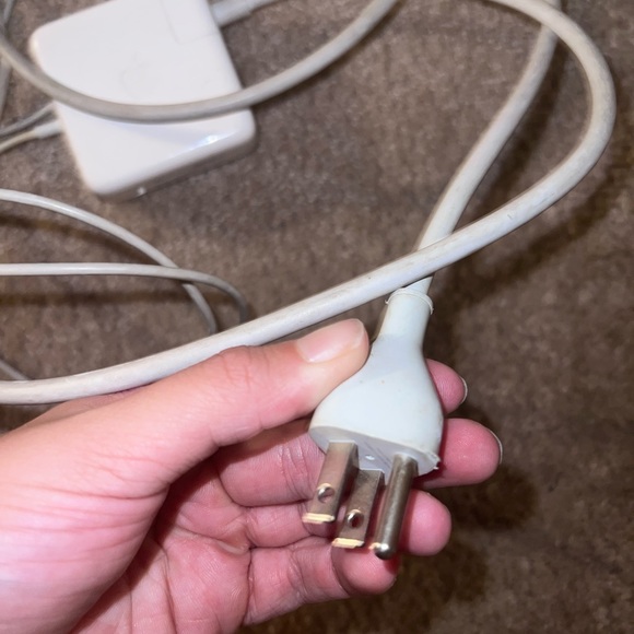 Apple 60W MagSafe Power Adapter - Picture 5 of 5